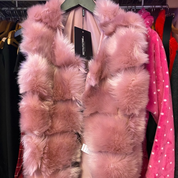 Pink fuzzy vest - Picture 2 of 3